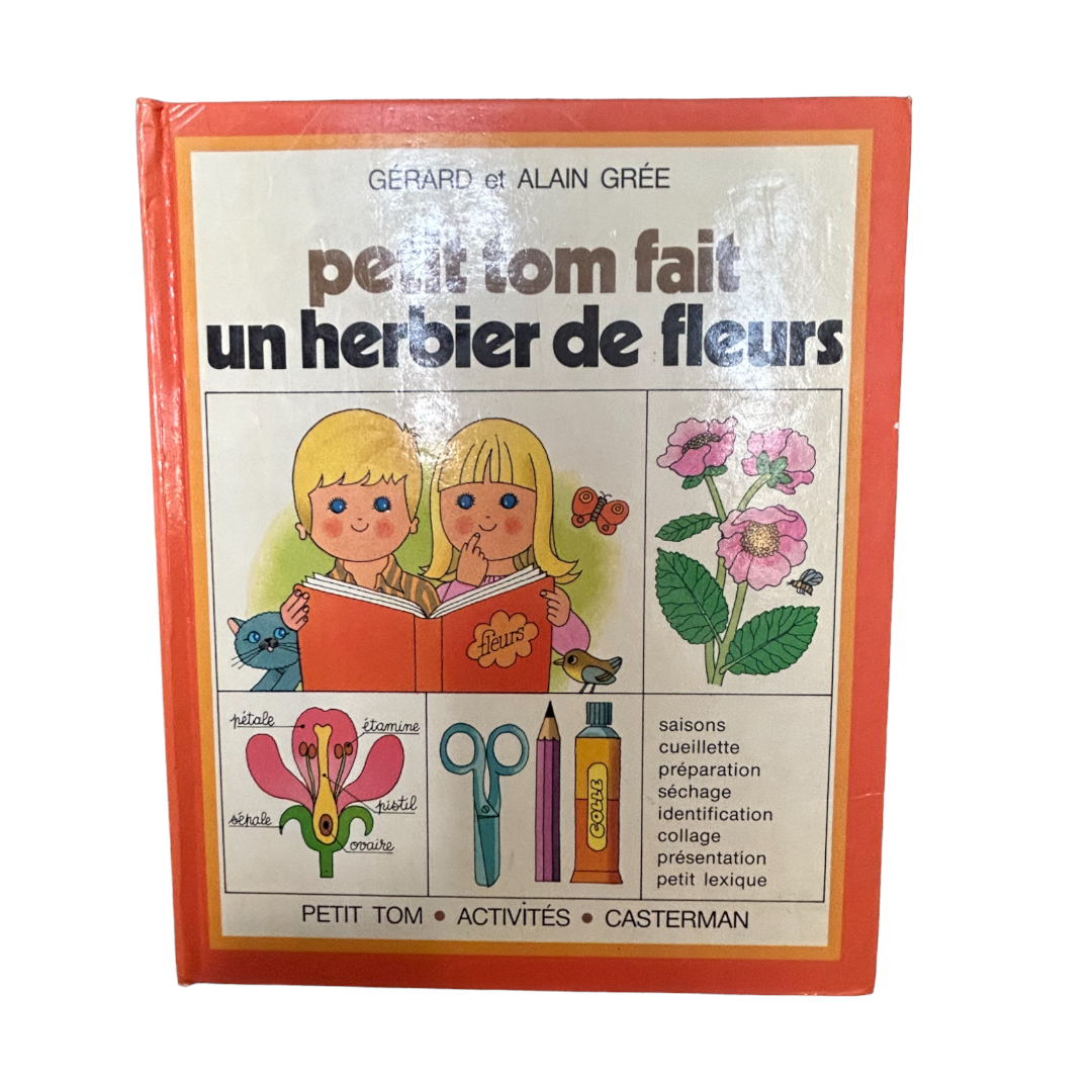 Petit Tom fait un herbier de fleurs