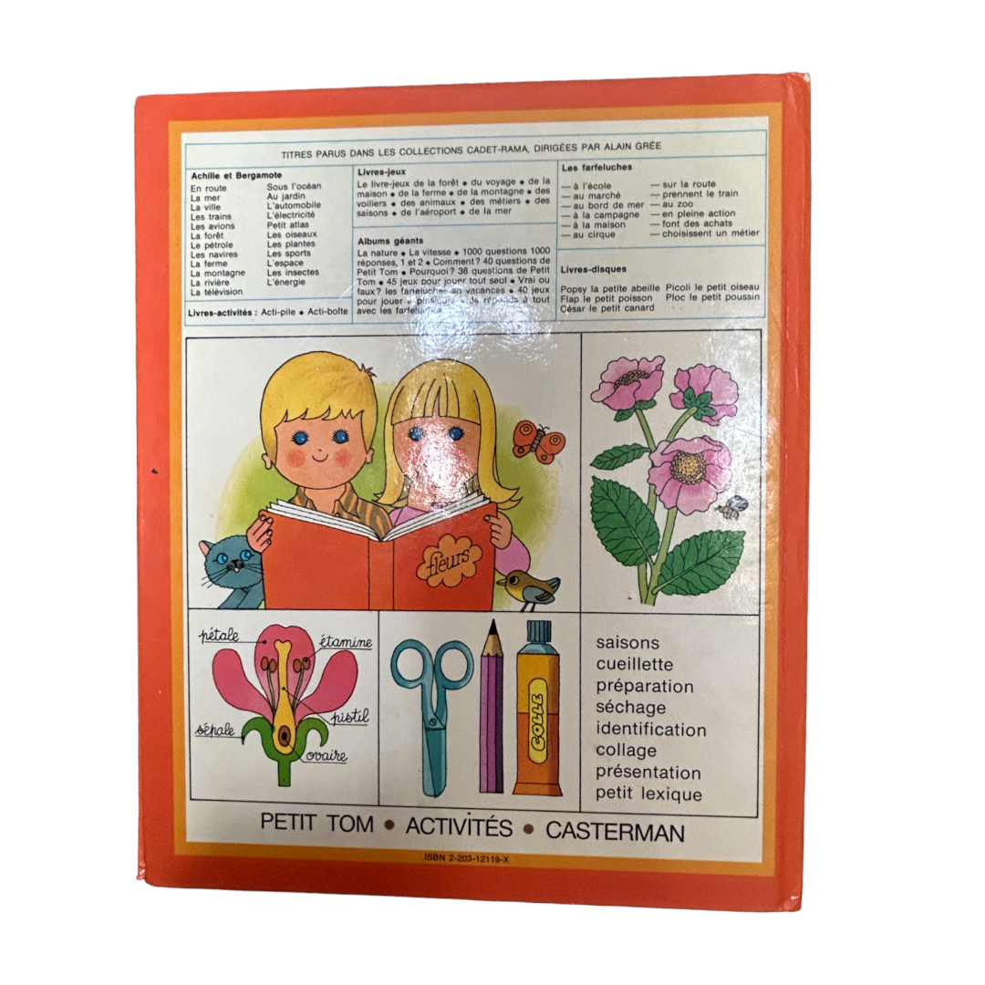 Petit Tom fait un herbier de fleurs