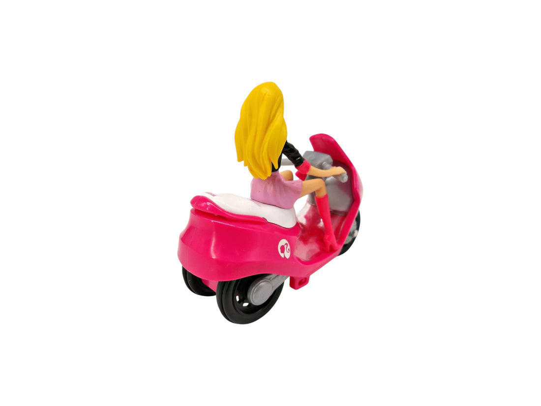 Barbie en scooter rose