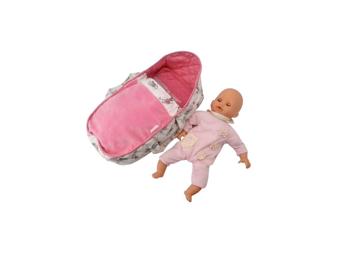 Poupée et son couffin