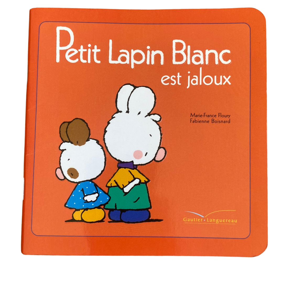 Petit lapin blanc est jaloux