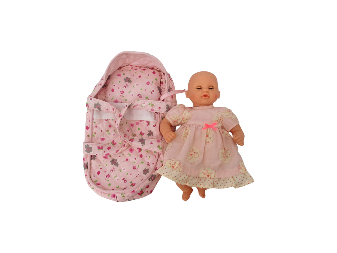 Poupée et son couffin