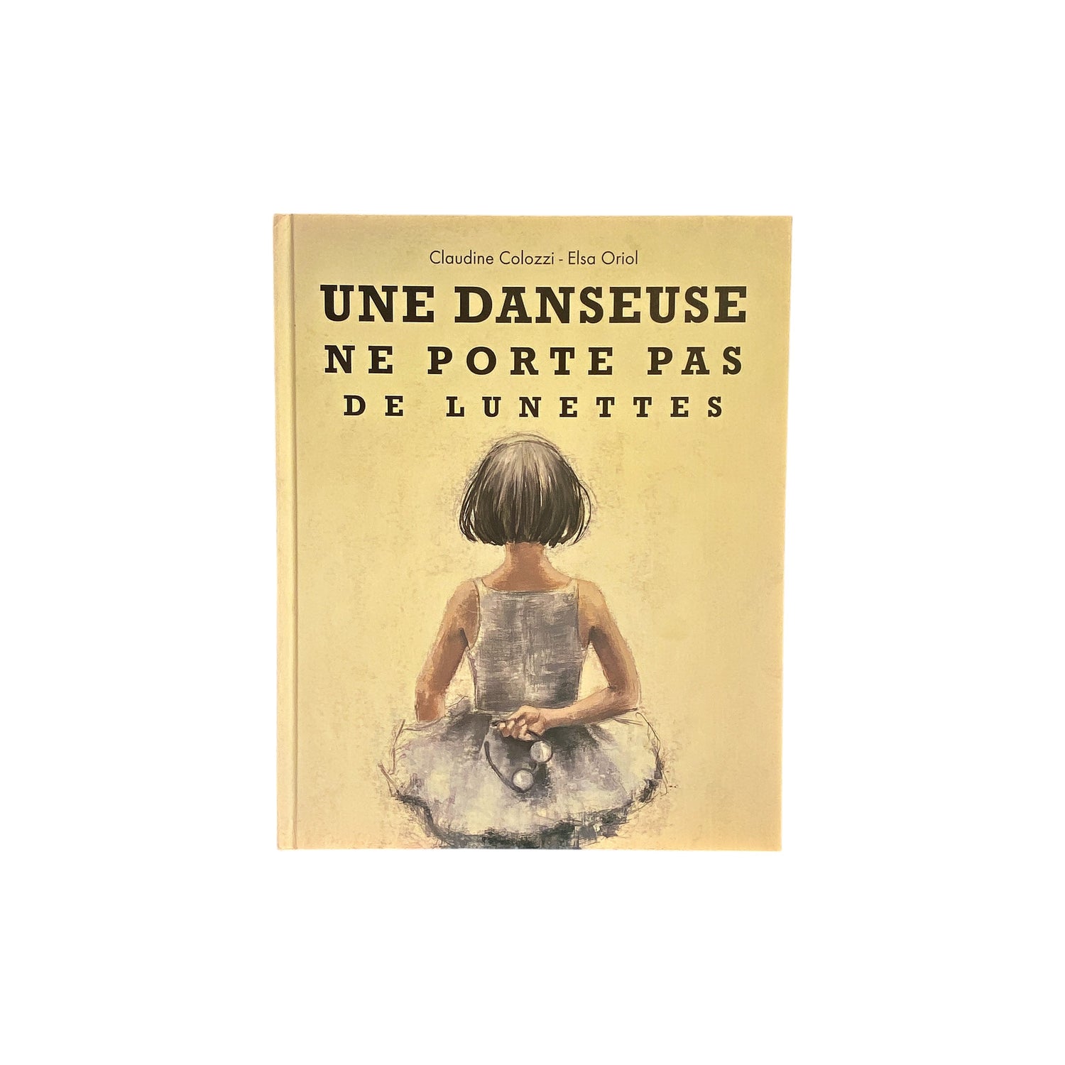 Une danseuse ne porte pas de lunettes