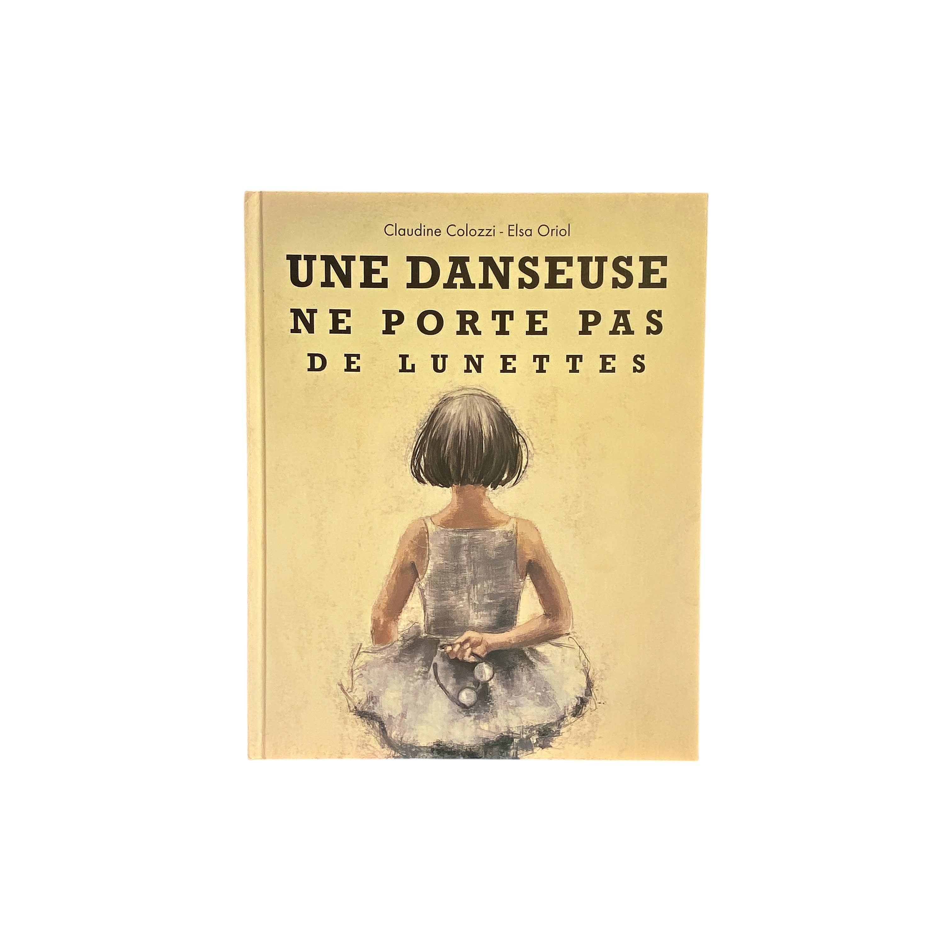 Une danseuse ne porte pas de lunettes