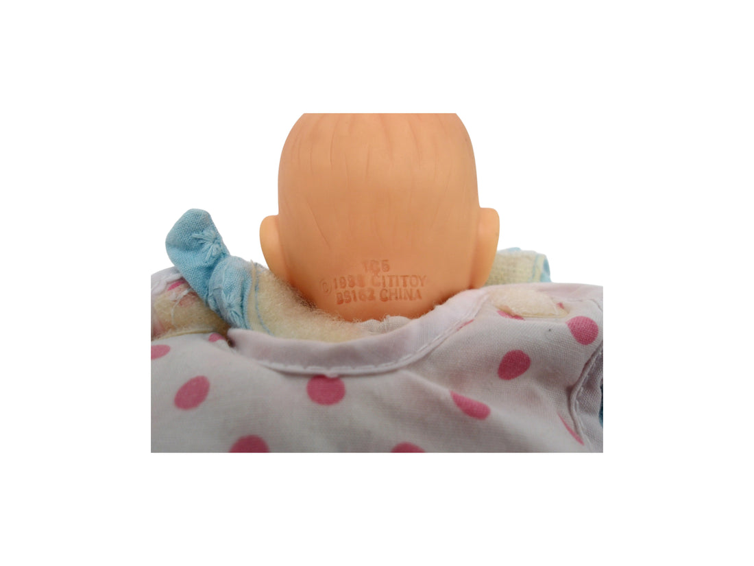 Poupée et sa turbulette